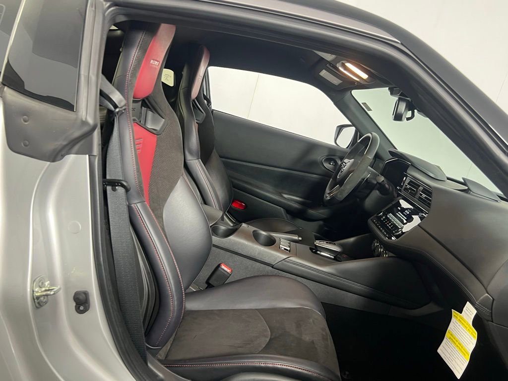 Used 2025 Nissan Z NISMO w/ Floor Mat Package image 31