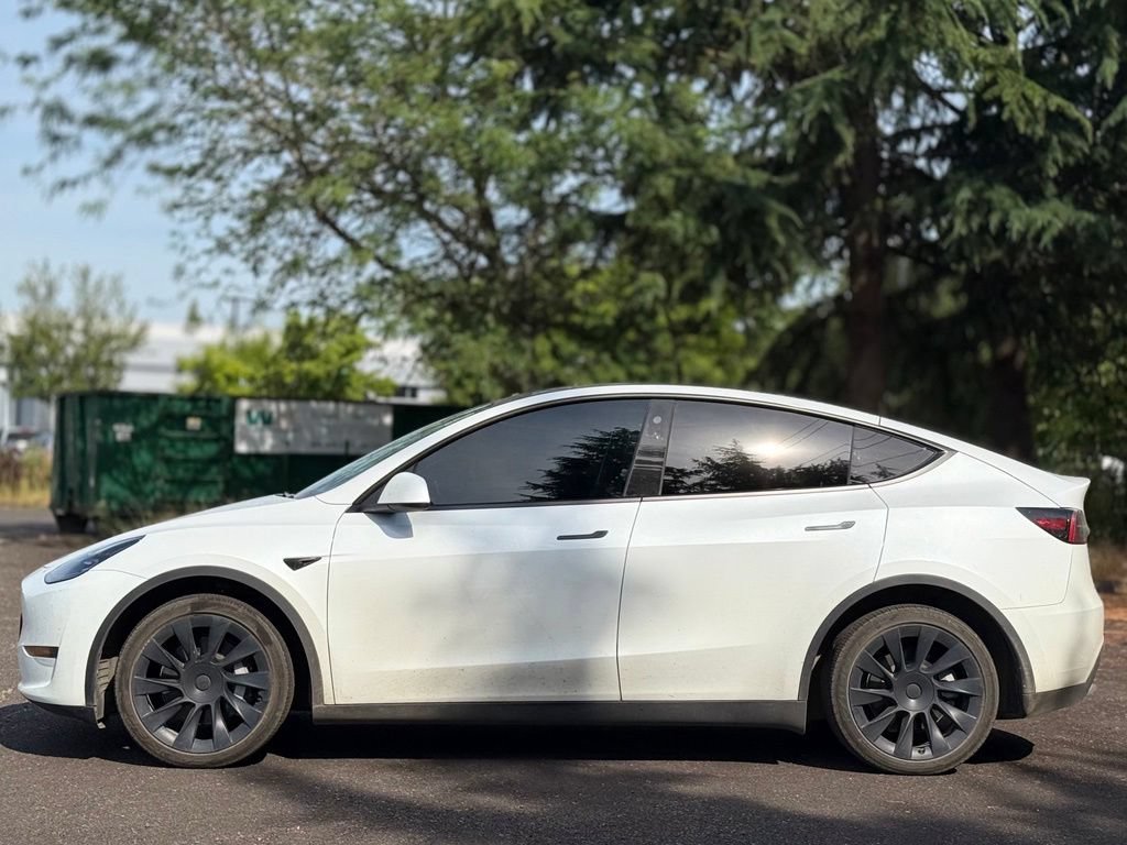 Used 2023 Tesla Model Y Long Range AWD/4WD image 2