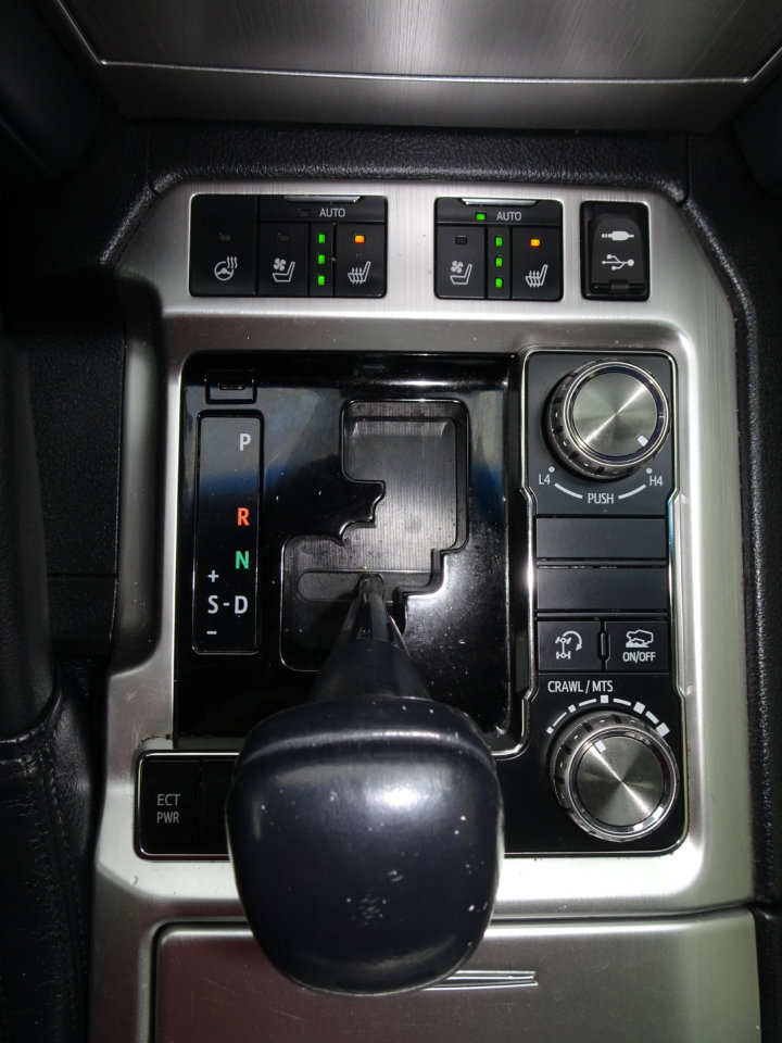 Used 2018 Toyota Land Cruiser image 19