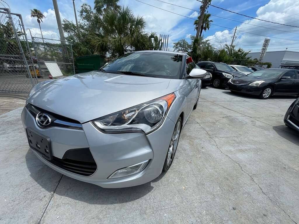 Used 2017 Hyundai Veloster Value Edition FWD image 3