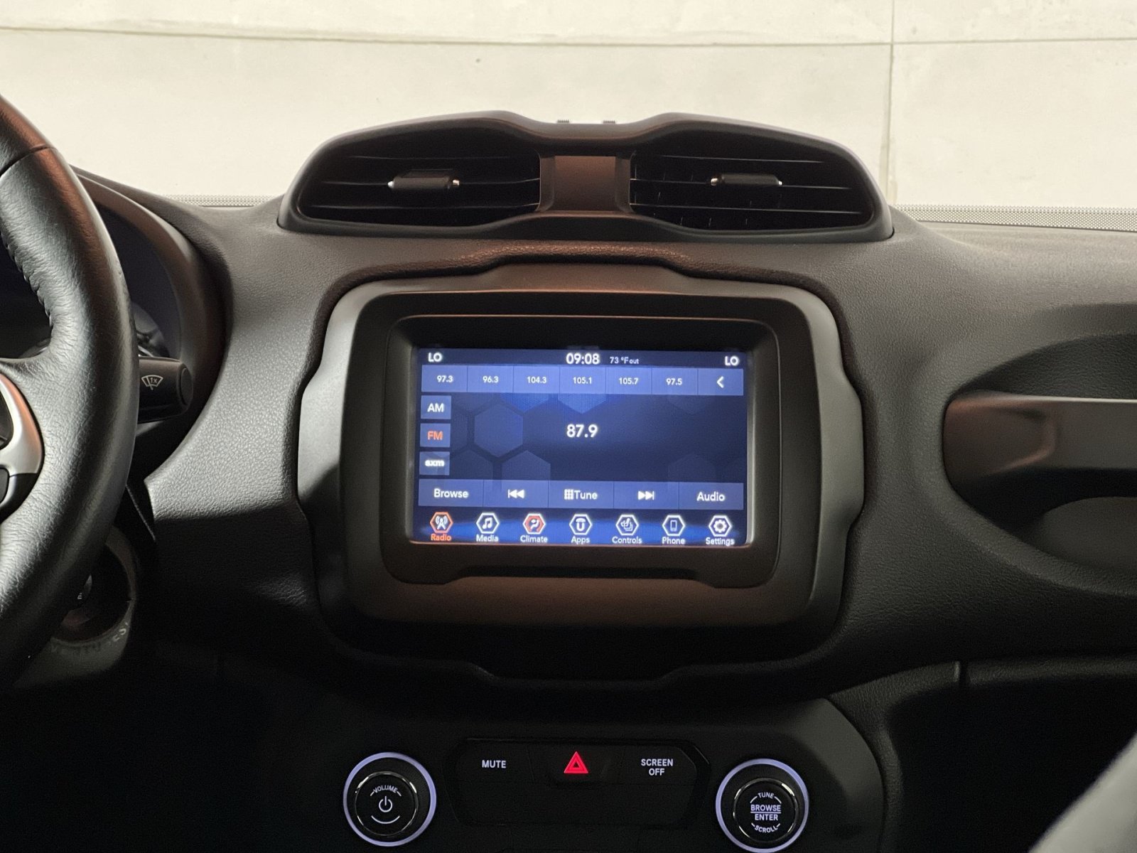 Used 2020 Jeep Renegade Latitude AWD/4WD image 18