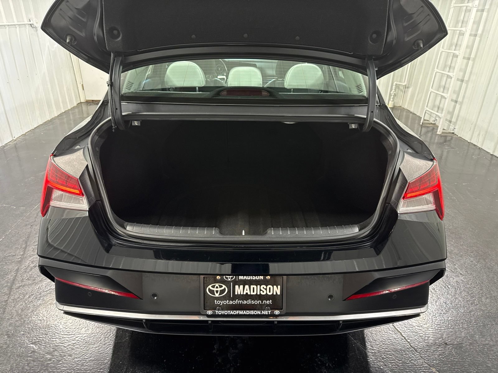 Used 2024 Hyundai Elantra Limited FWD image 43