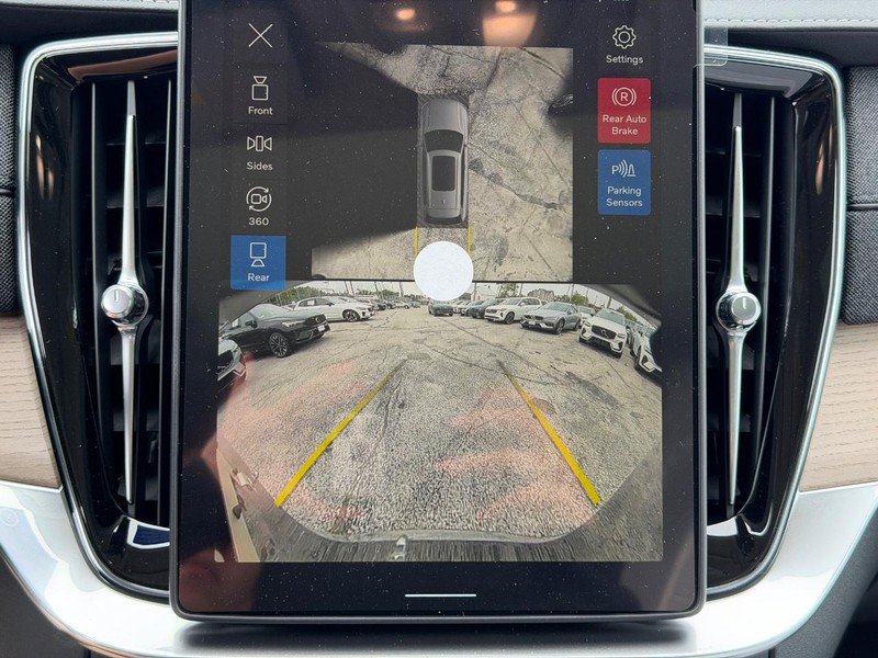 New 2026 Volvo XC90 B6 Plus w/ Protection Package AWD/4WD image 13