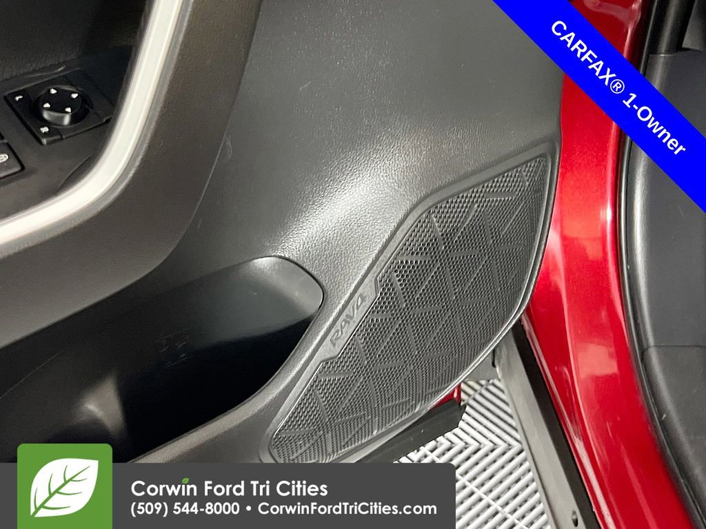 Used 2020 Toyota RAV4 XLE image 13