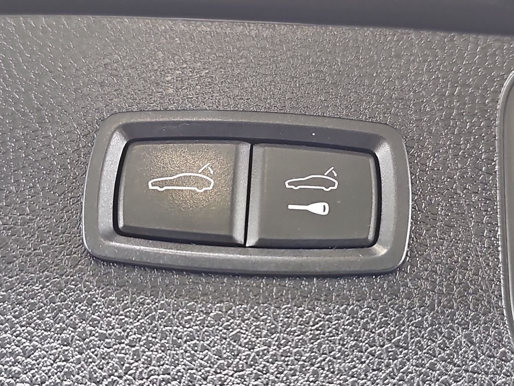 Used 2019 Porsche Macan AWD/4WD image 16