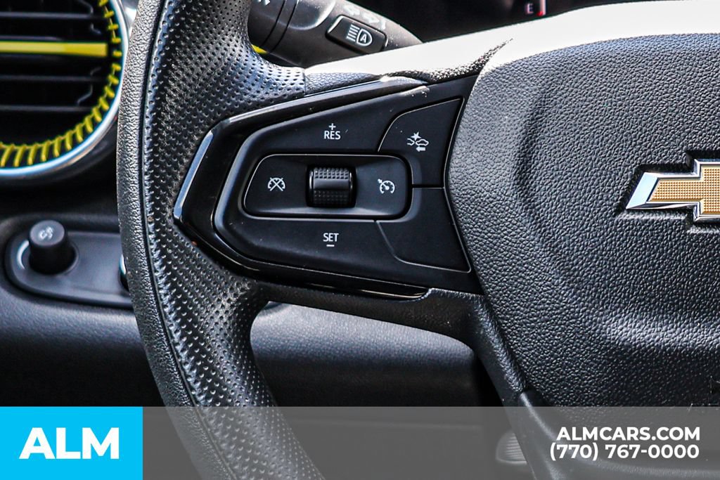 Used 2025 Chevrolet Trax LT FWD image 33