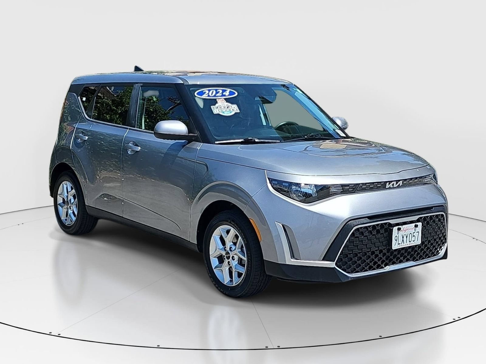 Used 2024 Kia Soul LX w/ Option Group 015 FWD image 3