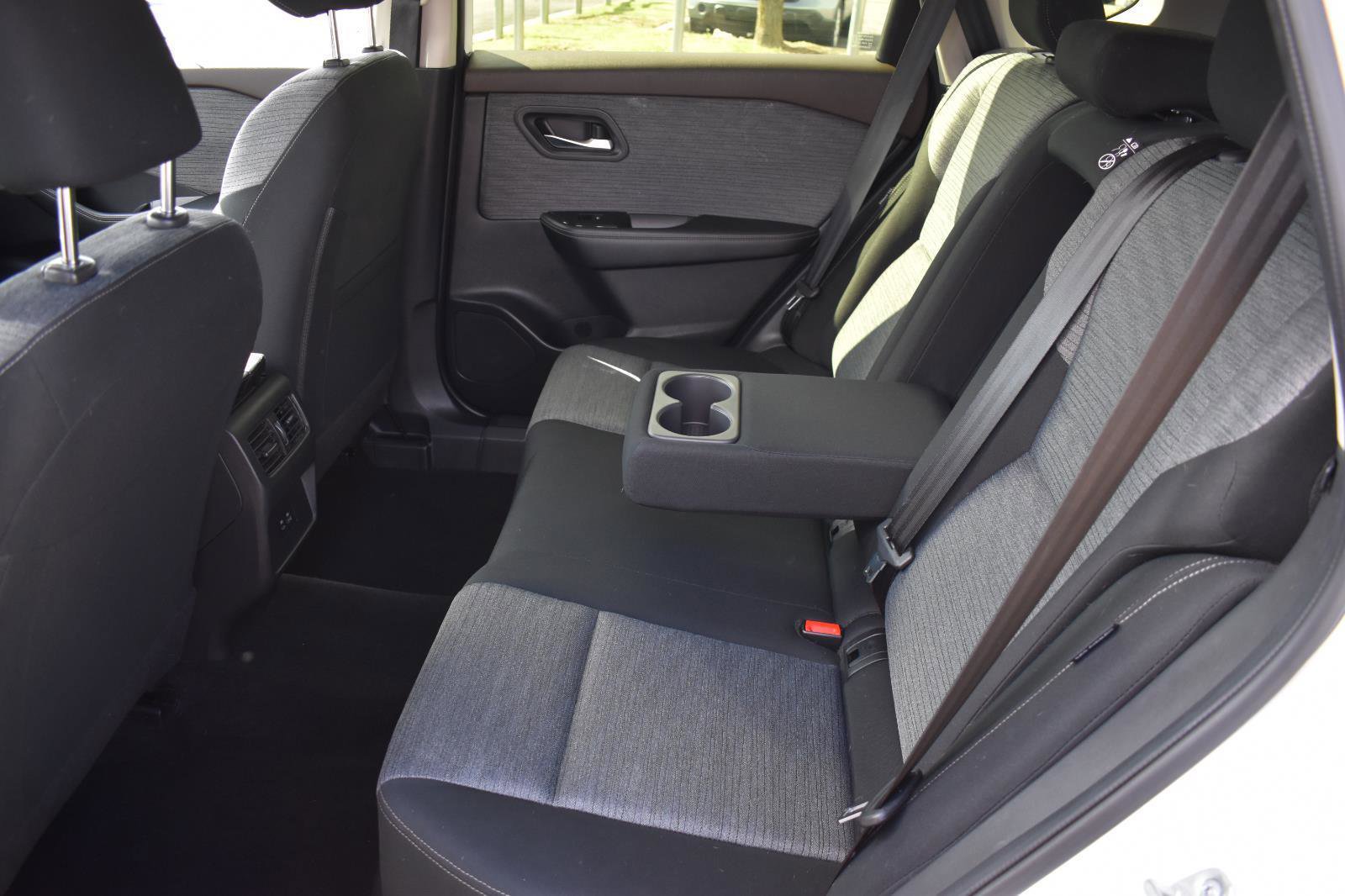 Used 2023 Nissan Rogue SV image 18