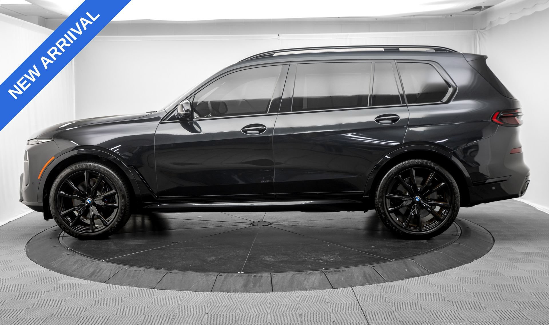 Used 2025 BMW X7 M60i w/ Executive Package AWD/4WD image 4