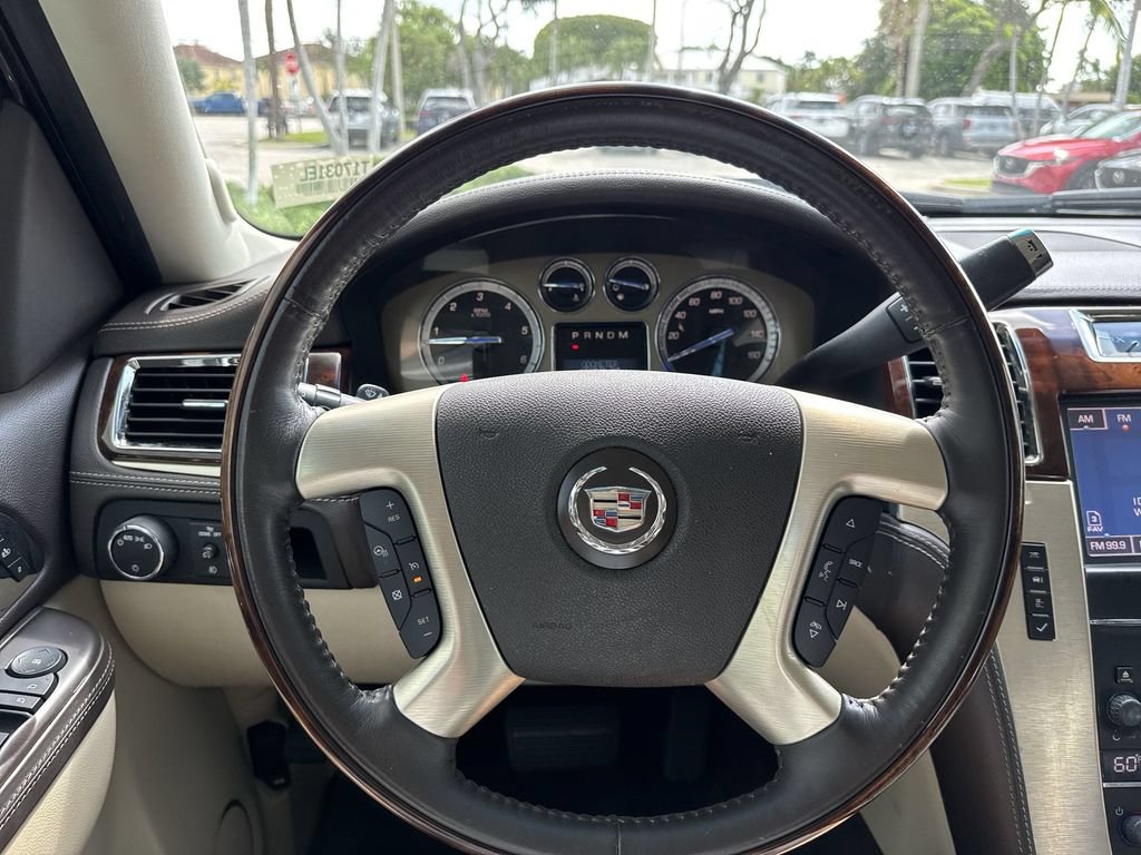 Used 2013 Cadillac Escalade Platinum RWD image 48