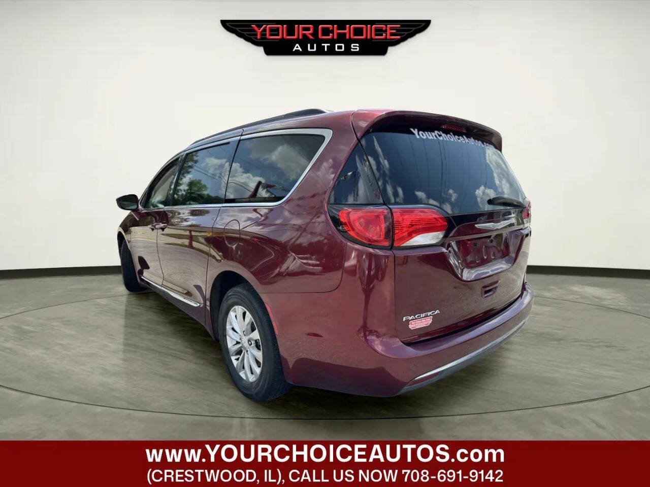 Used 2017 Chrysler Pacifica Touring-L FWD image 3
