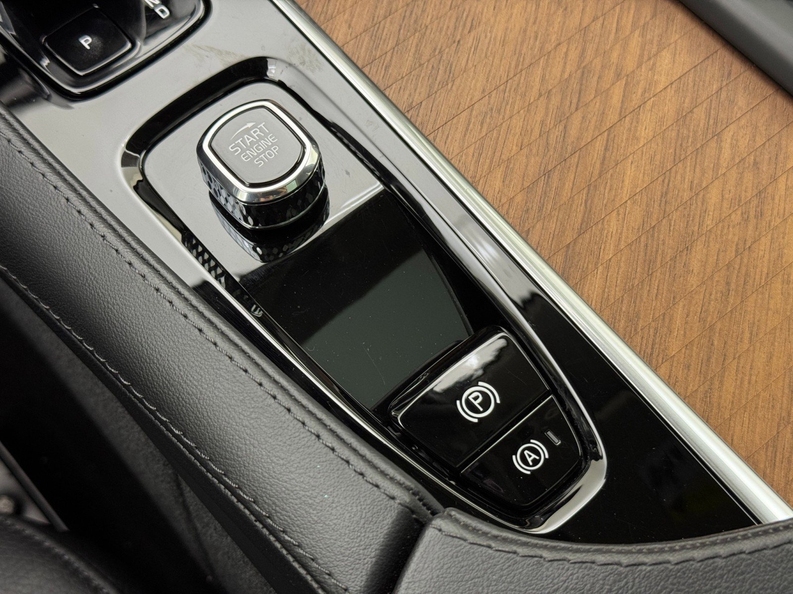 Used 2024 Volvo XC90 T8 Plus w/ Protection Package Premier image 31