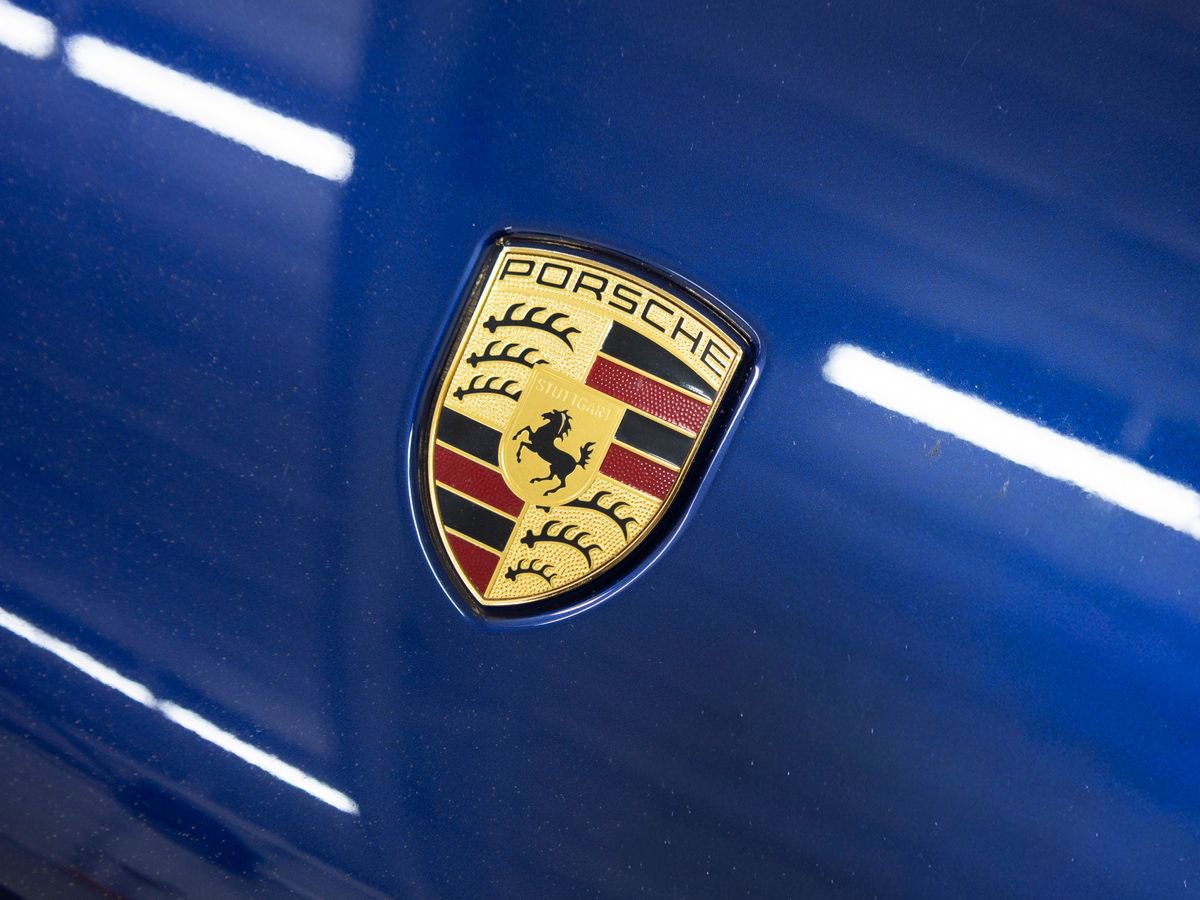 Certified 2025 Porsche Macan Turbo image 11