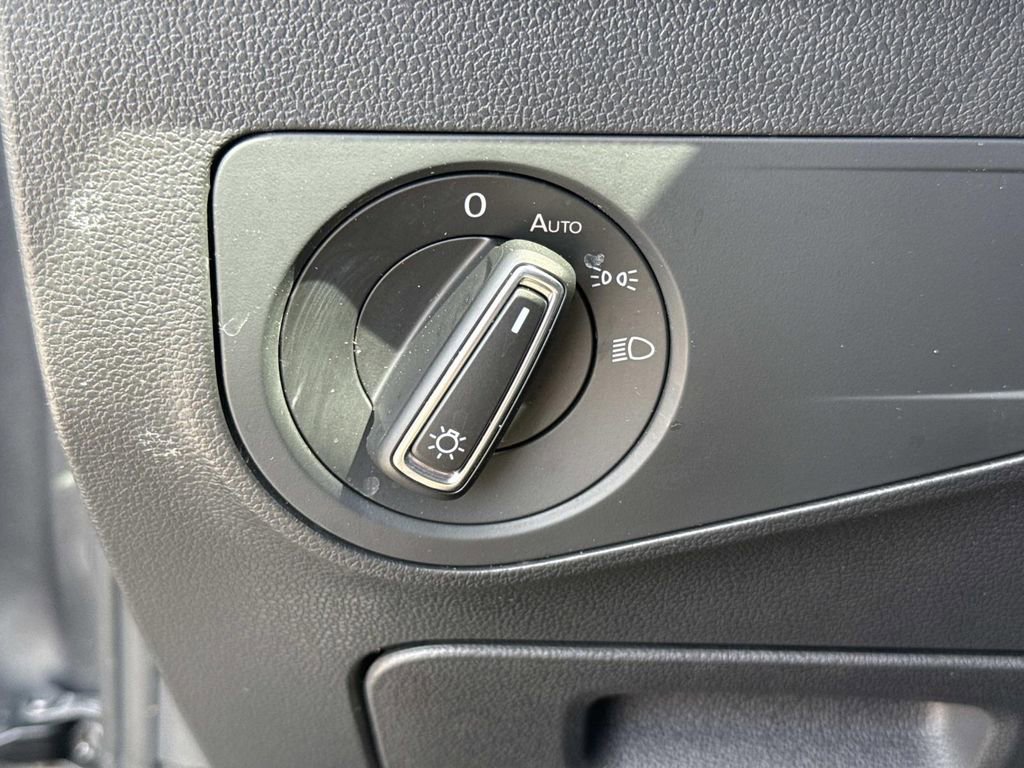 Used 2023 Volkswagen Tiguan SE R-Line image 41