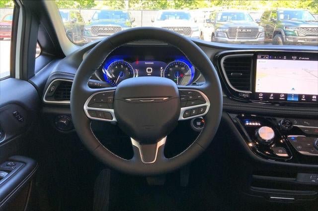 New 2027 Chrysler Pacifica Select w/ Family Tech Group AWD/4WD image 42