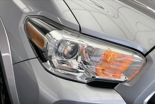 Used 2020 Toyota Tacoma SR5 image 29