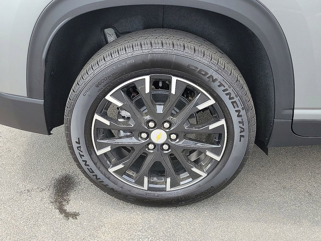 New 2026 Chevrolet Traverse LT w/ Sun and Wheel Package FWD image 7