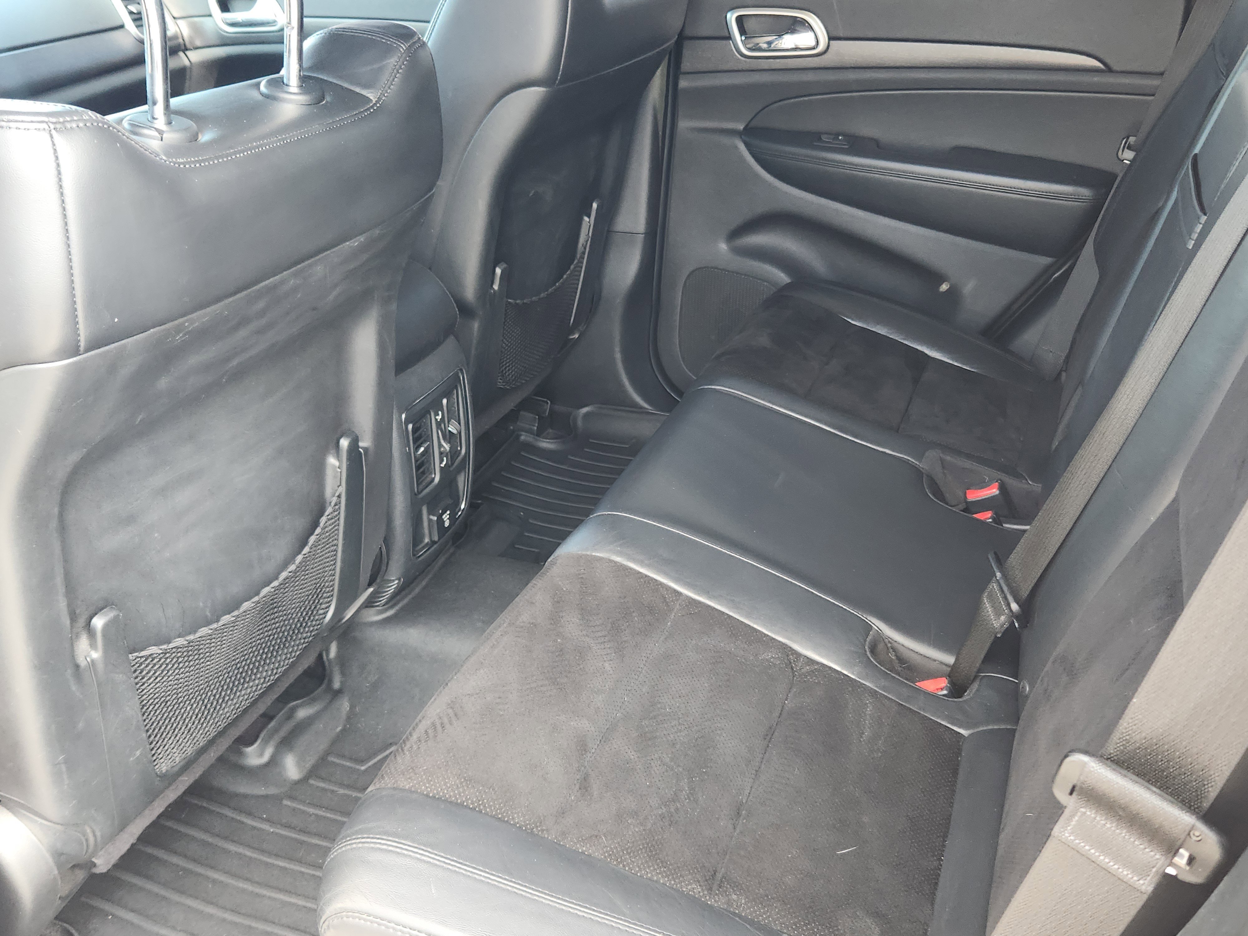 Used 2017 Jeep Grand Cherokee Altitude image 15