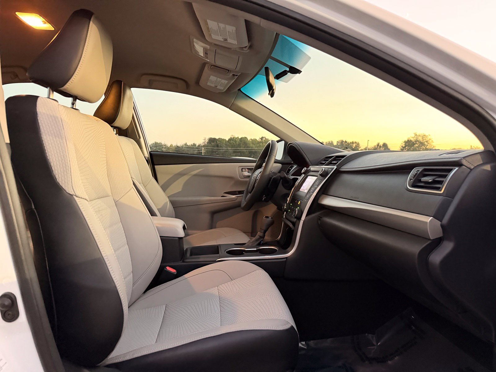Used 2016 Toyota Camry SE FWD image 22