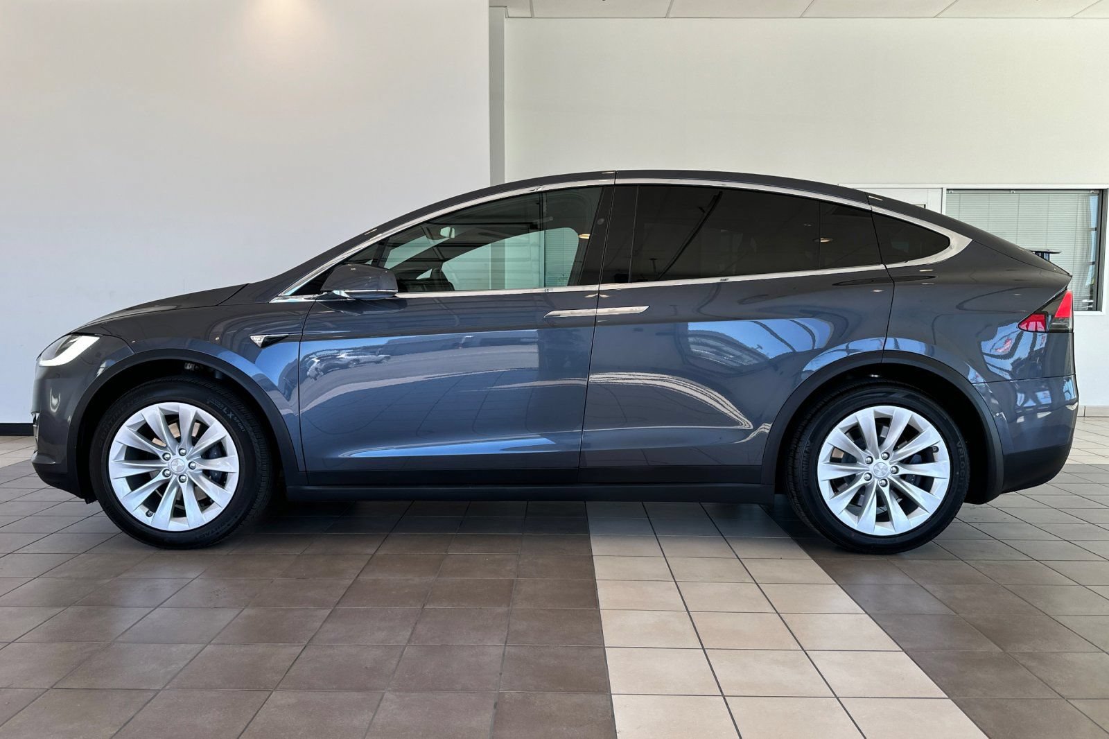 Used 2020 Tesla Model X Long Range AWD/4WD image 7