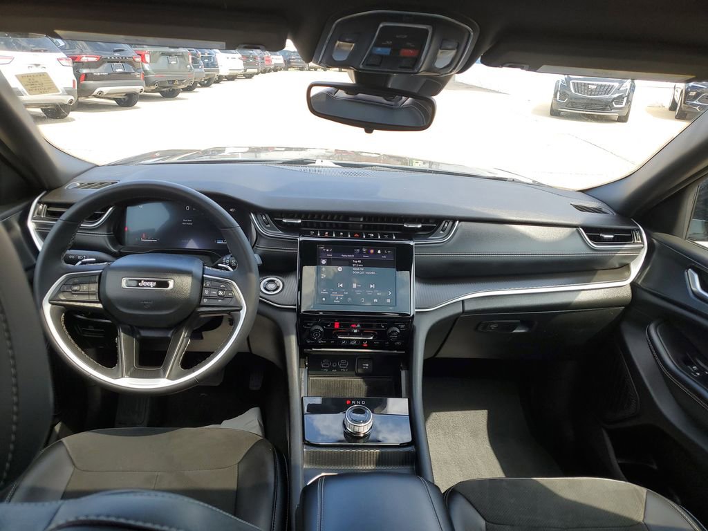 Used 2023 Jeep Grand Cherokee Altitude AWD/4WD image 31