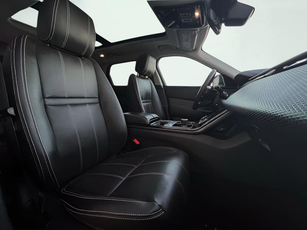 Used 2018 Land Rover Range Rover Velar S image 28