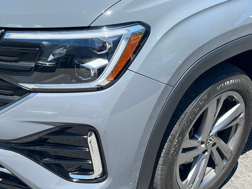Used 2024 Volkswagen Atlas Cross Sport SEL R-Line AWD/4WD image 7