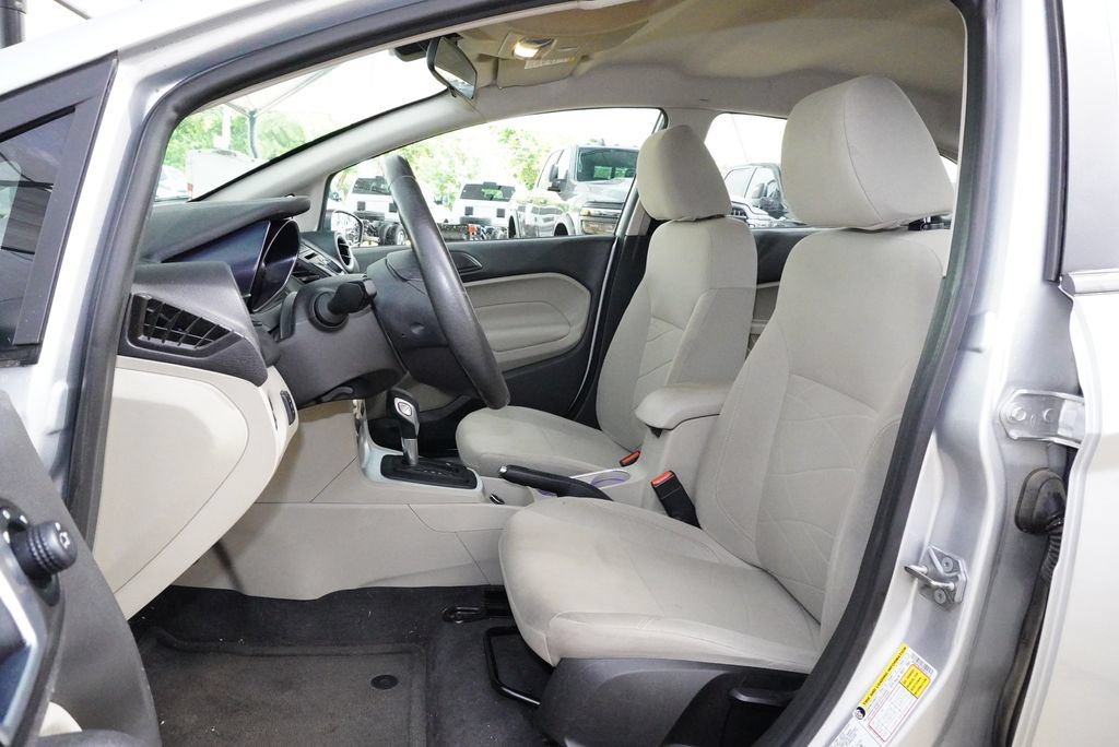 Used 2015 Ford Fiesta SE FWD image 9