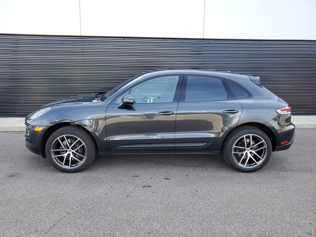 Used 2025 Porsche Macan image 2