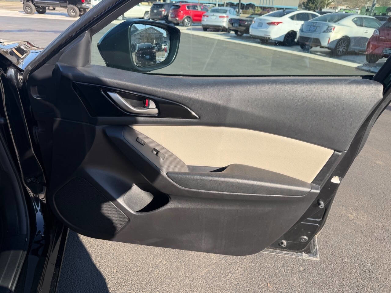 Used 2016 MAZDA MAZDA3 i Sport w/ Preferred Equipment Package image 26