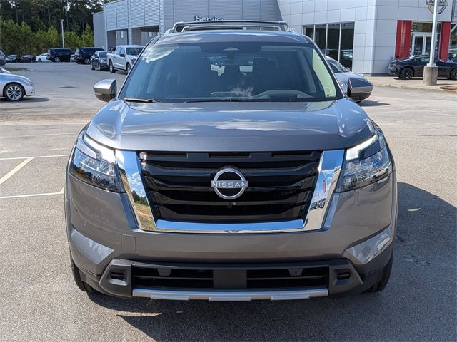 New 2025 Nissan Pathfinder Platinum image 2