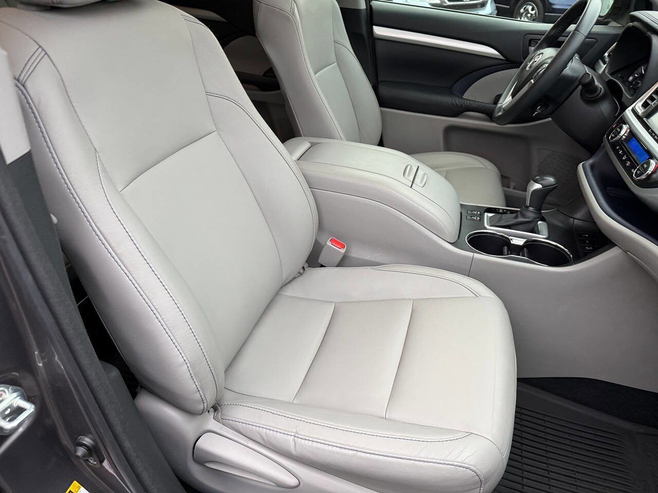 Used 2016 Toyota Highlander XLE AWD/4WD image 94