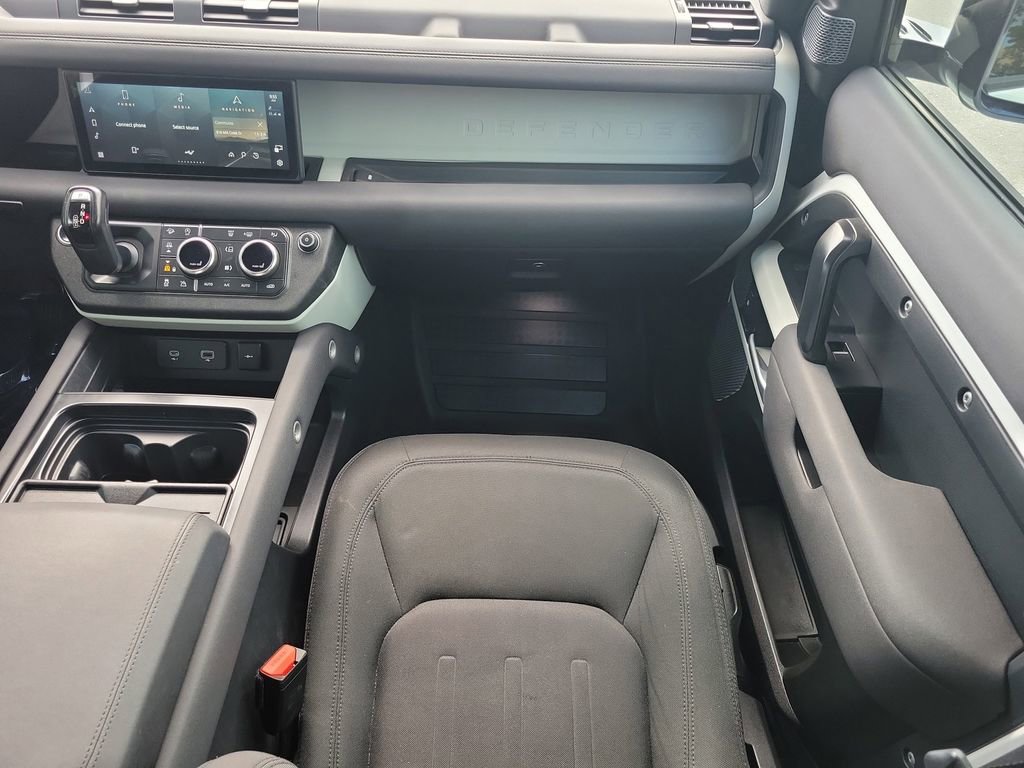 Used 2021 Land Rover Defender 110 image 22