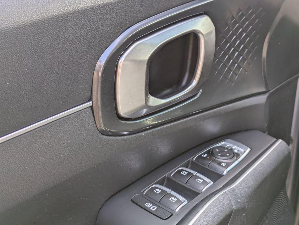 Used 2024 Kia Sorento S image 13