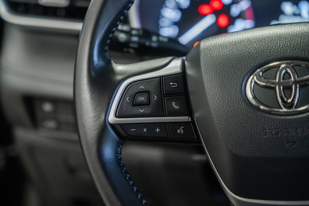 Used 2022 Toyota Highlander XLE AWD/4WD image 28