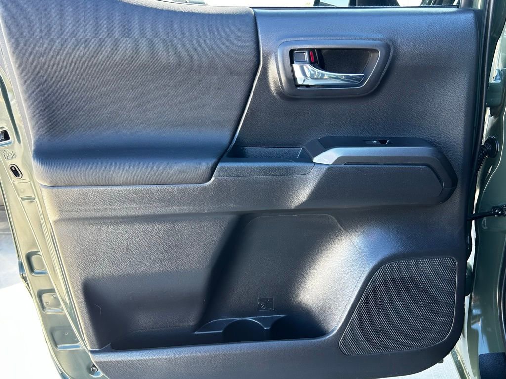 Used 2022 Toyota Tacoma TRD Off-Road w/ Technology Package image 18
