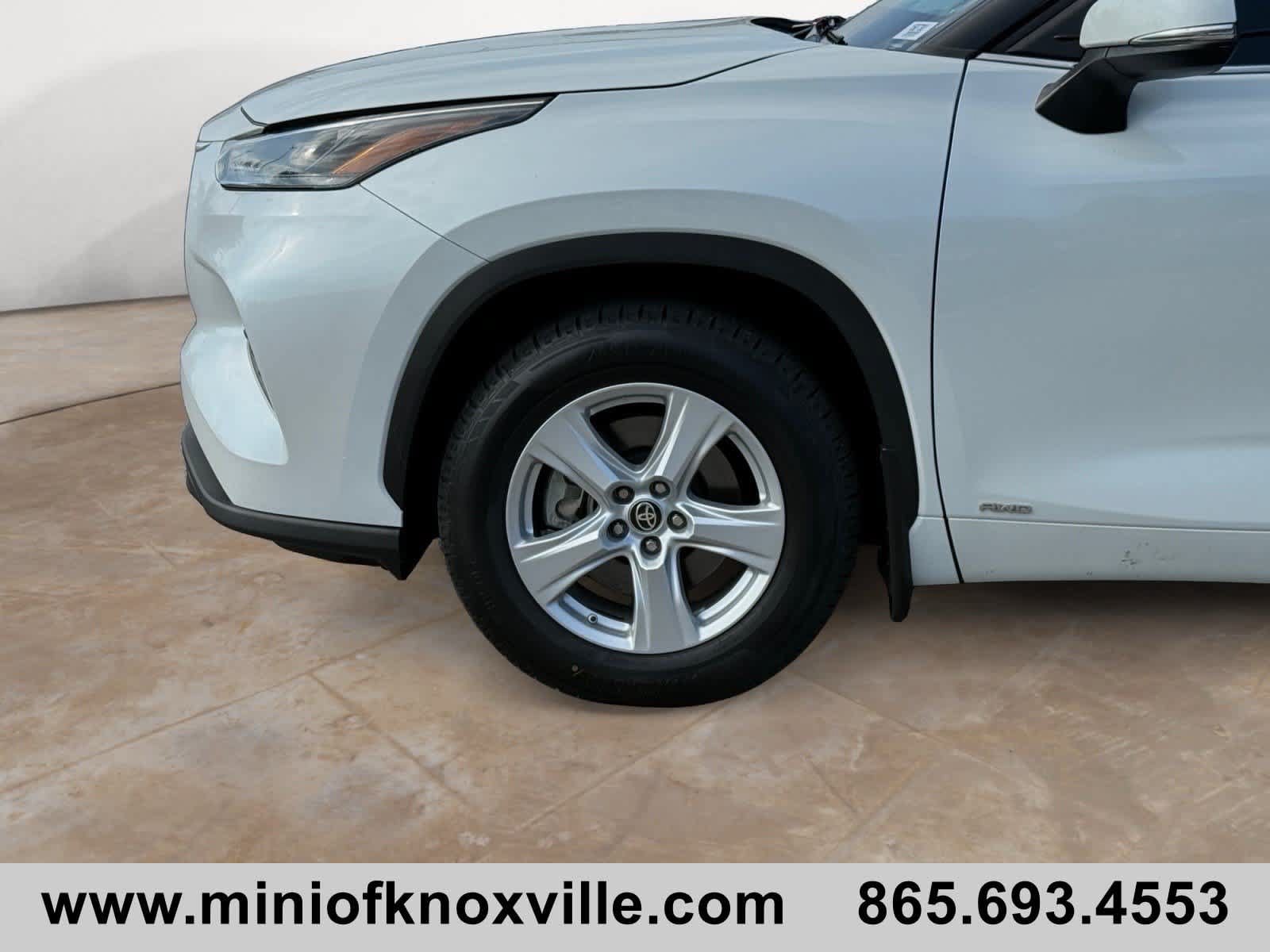 Used 2022 Toyota Highlander LE AWD/4WD image 9