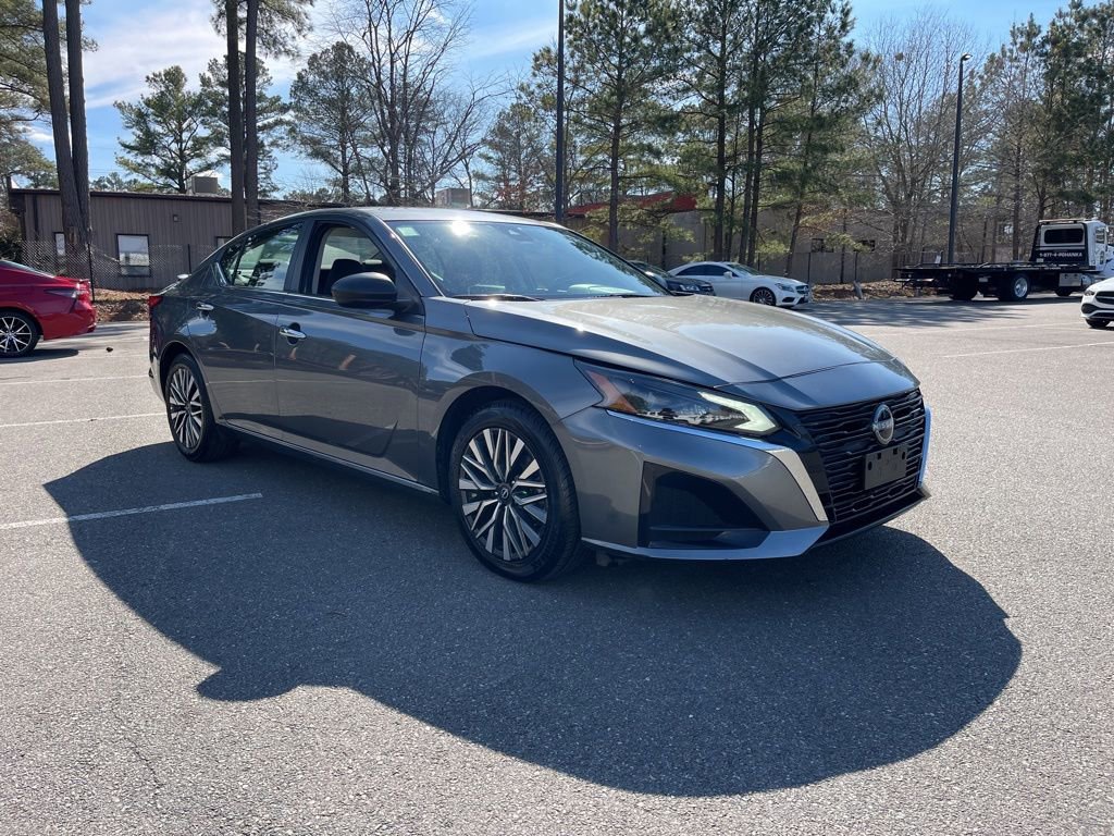 Used 2024 Nissan Altima 2.5 SV image 4