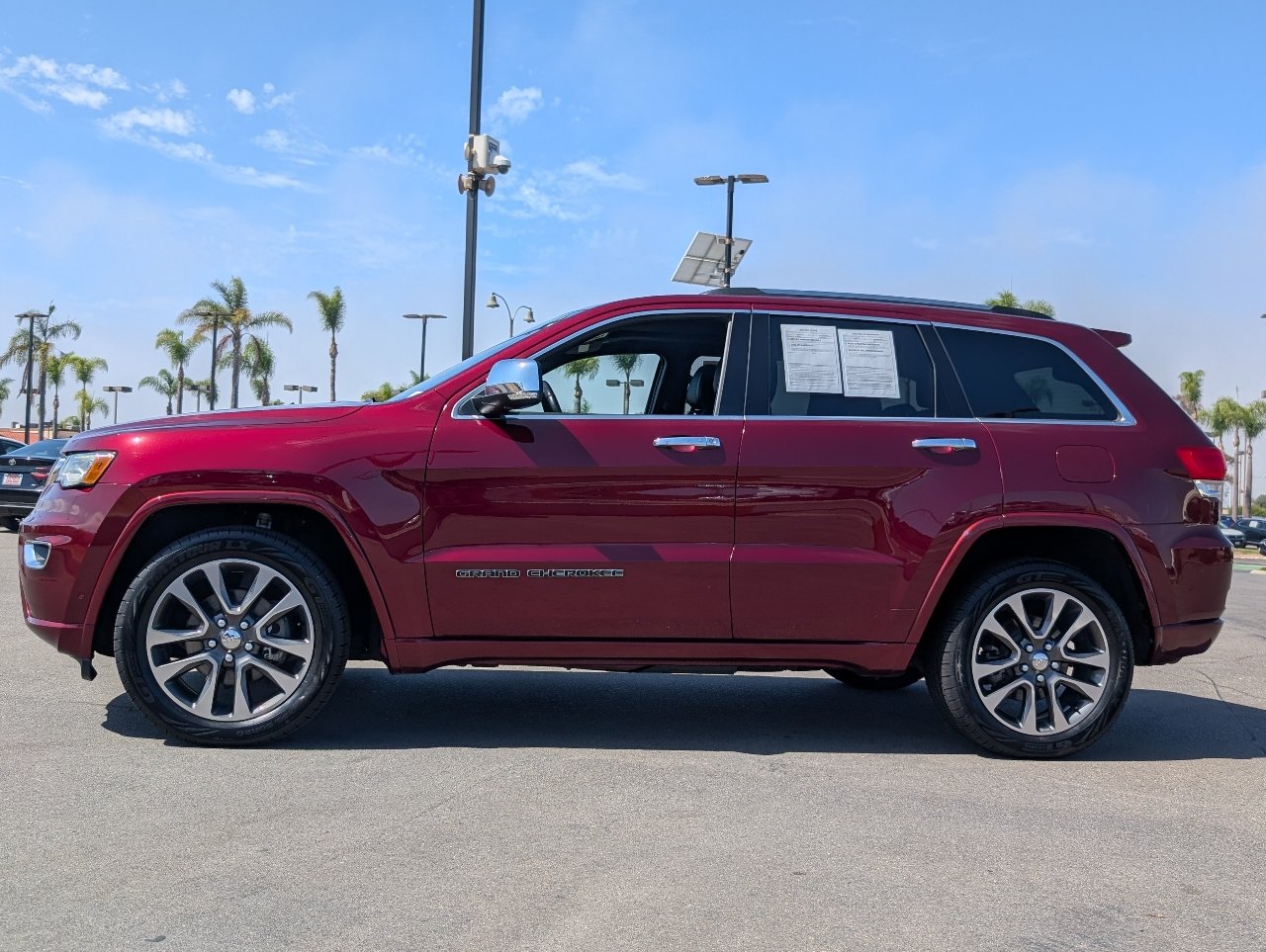 Used 2017 Jeep Grand Cherokee Overland w/ Jeep Active Safety Group RWD image 10