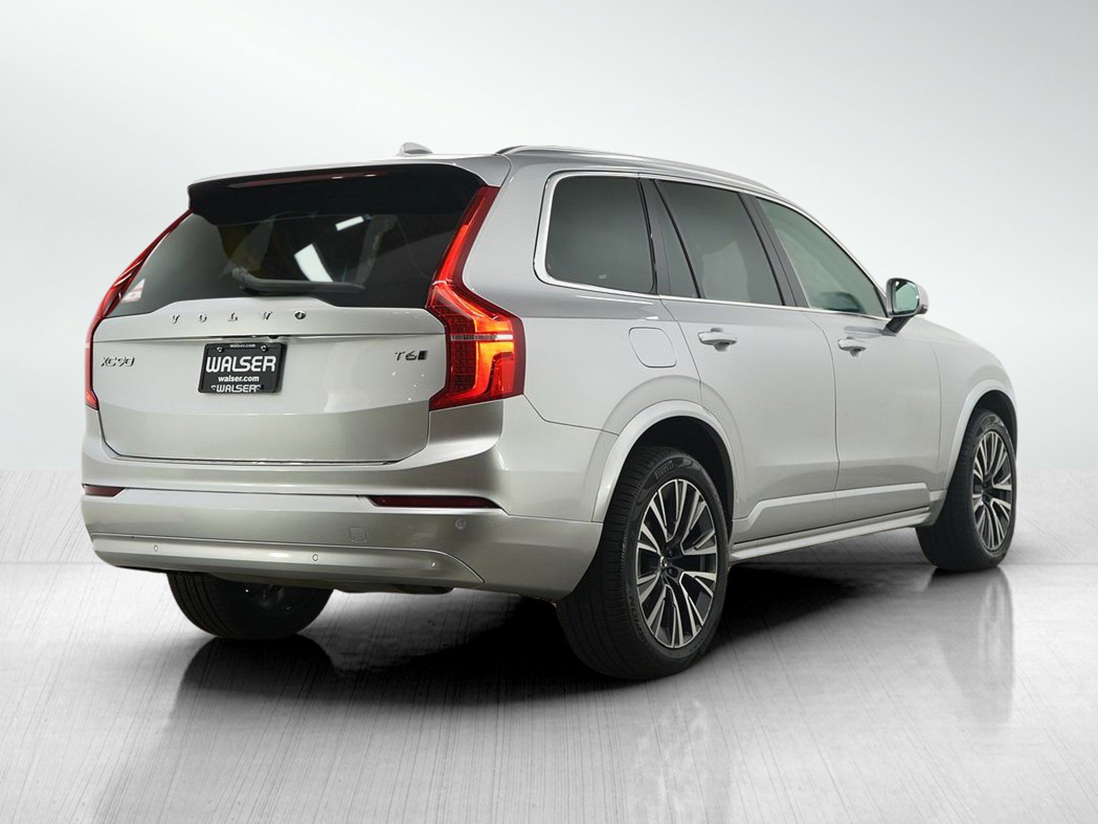 Used 2022 Volvo XC90 T6 Momentum w/ Climate Package image 6