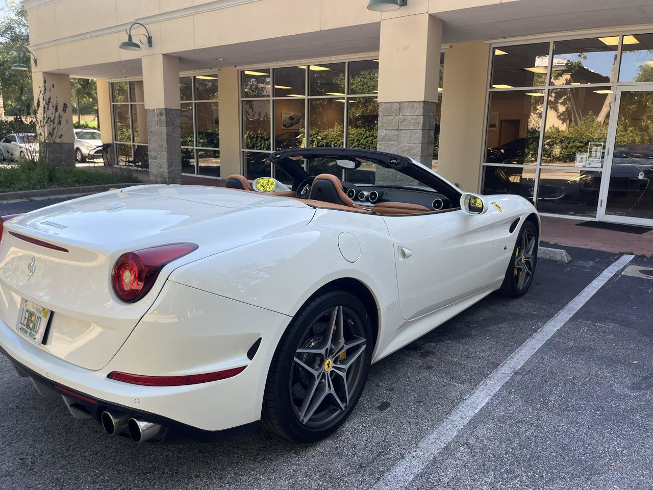 Used 2016 Ferrari California T RWD image 4