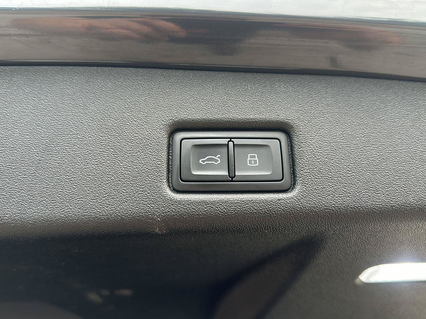 Used 2025 Audi Q5 Premium w/ Convenience Package AWD/4WD image 16