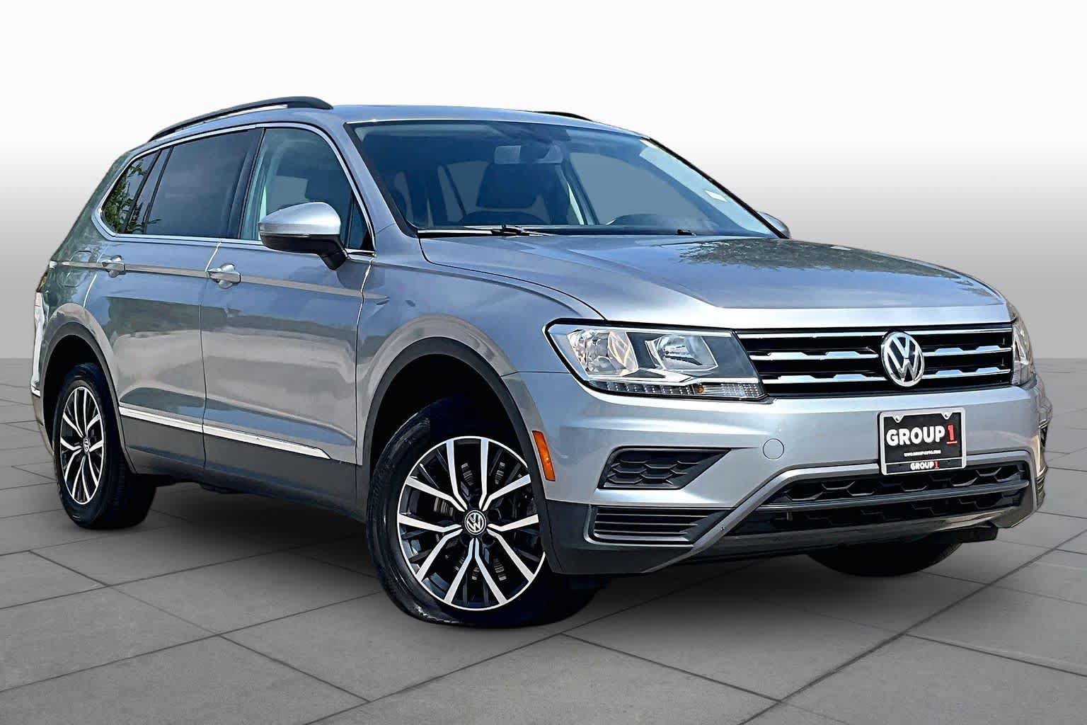 Used 2020 Volkswagen Tiguan SE w/ Panoramic Sunroof Package FWD image 3
