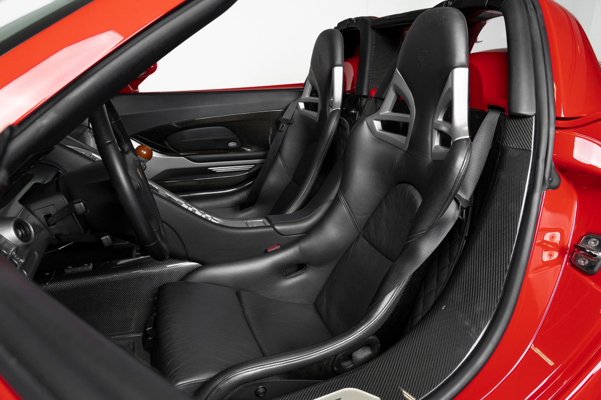 Used 2004 Porsche Carrera GT RWD image 26