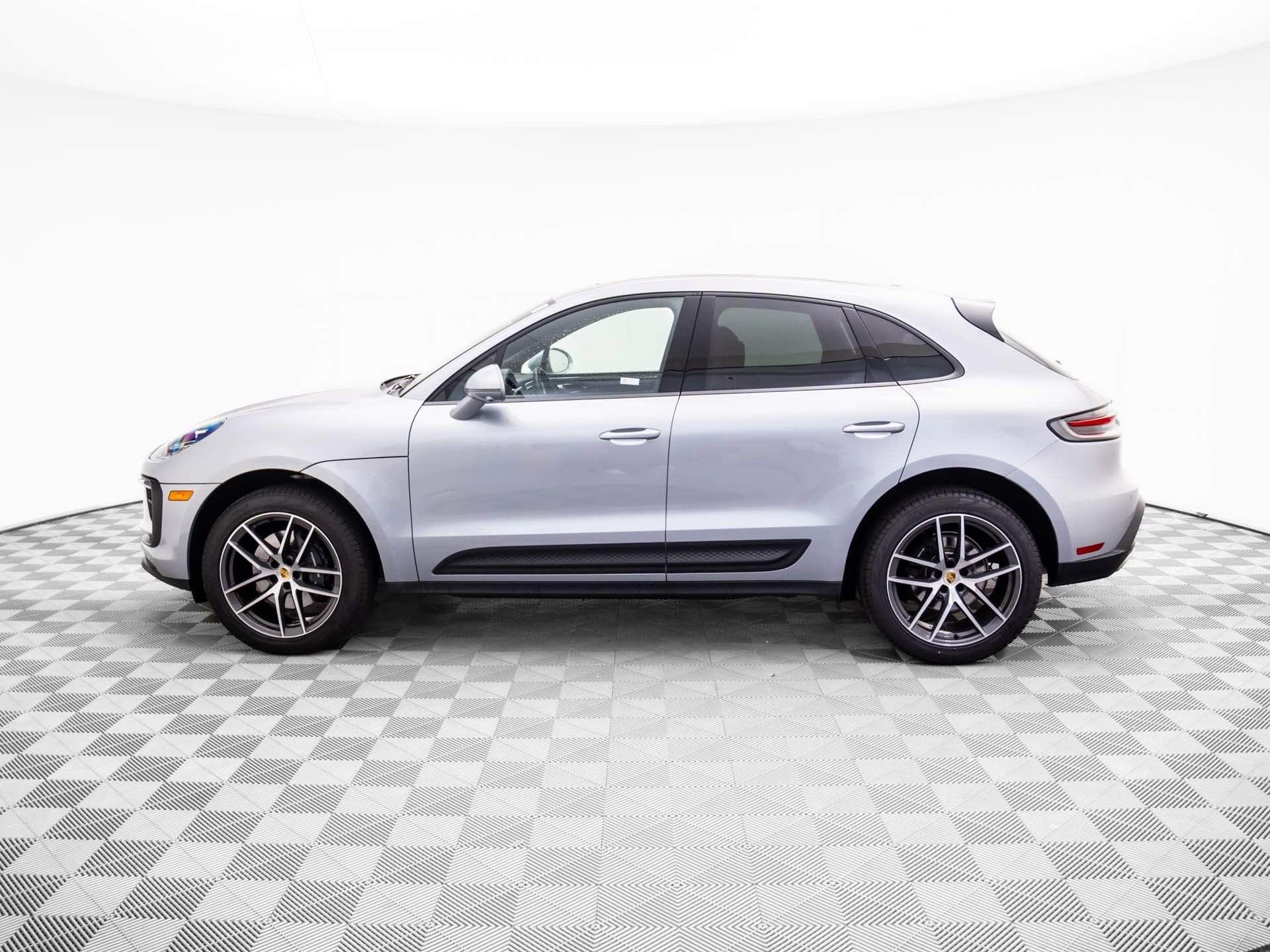Certified 2025 Porsche Macan video 2