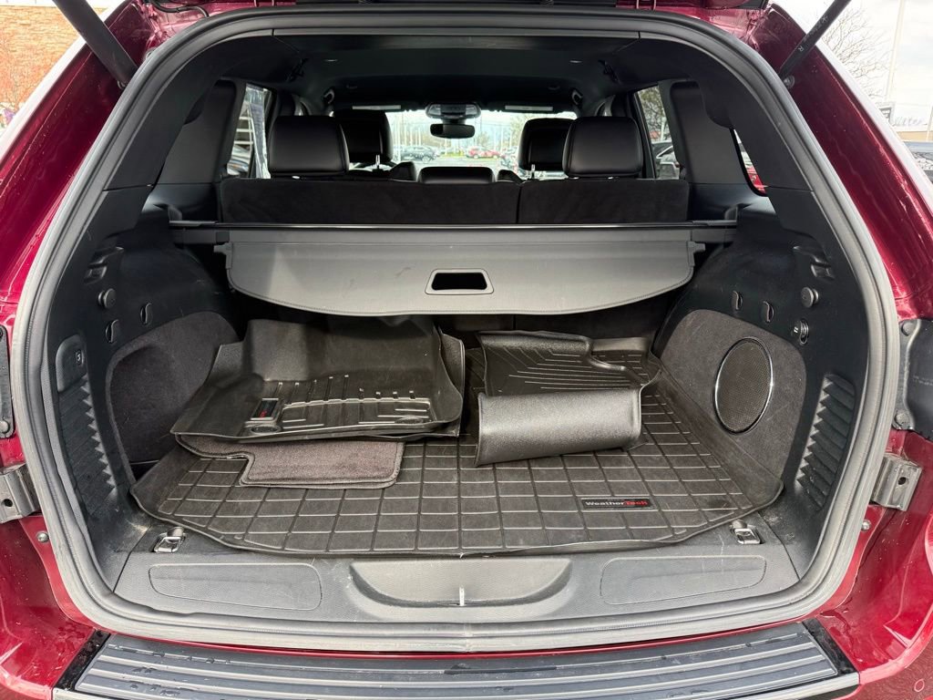 Used 2018 Jeep Grand Cherokee Altitude AWD/4WD image 16