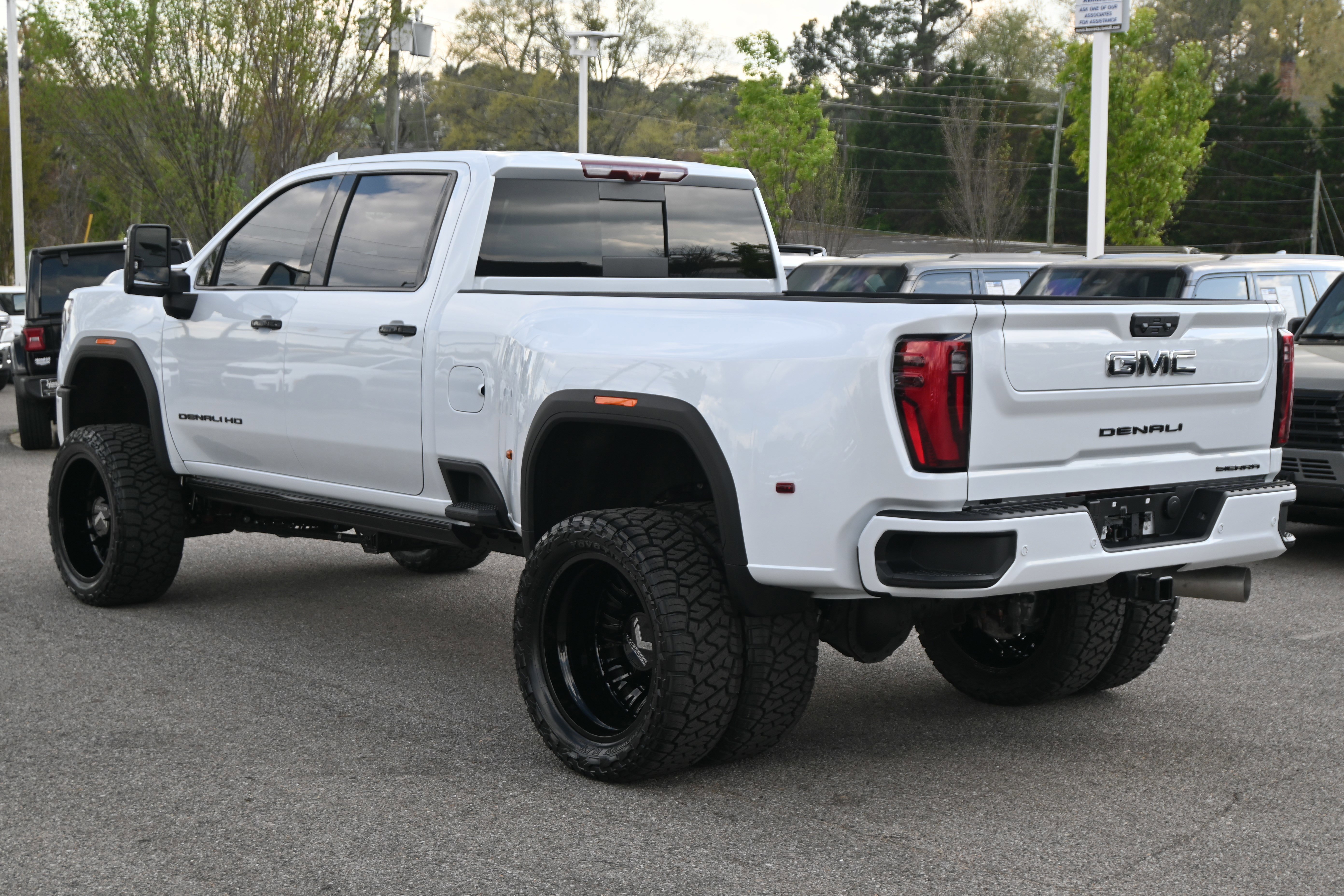 Used 2026 GMC Sierra 3500 Denali Ultimate image 13