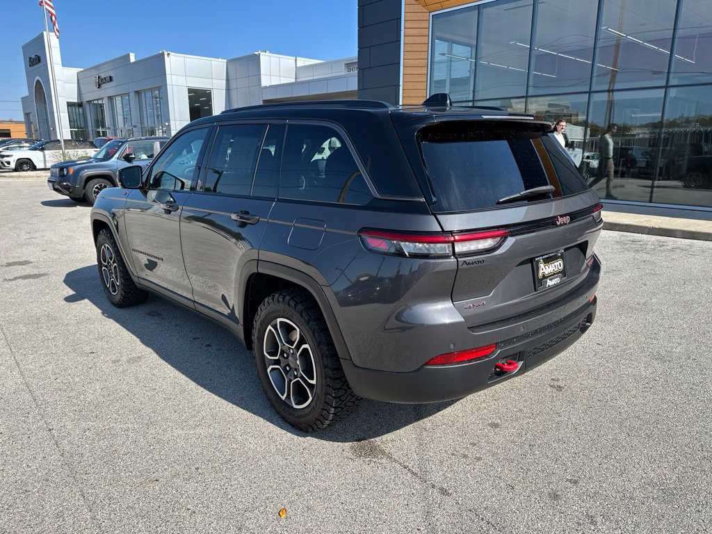Used 2022 Jeep Grand Cherokee Trailhawk w/ ADV Protech Group II AWD/4WD image 9