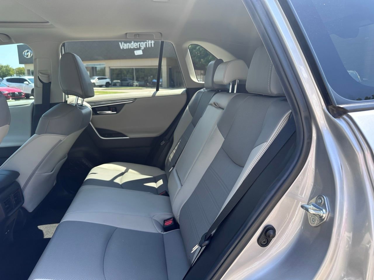 Used 2022 Toyota RAV4 Limited image 12