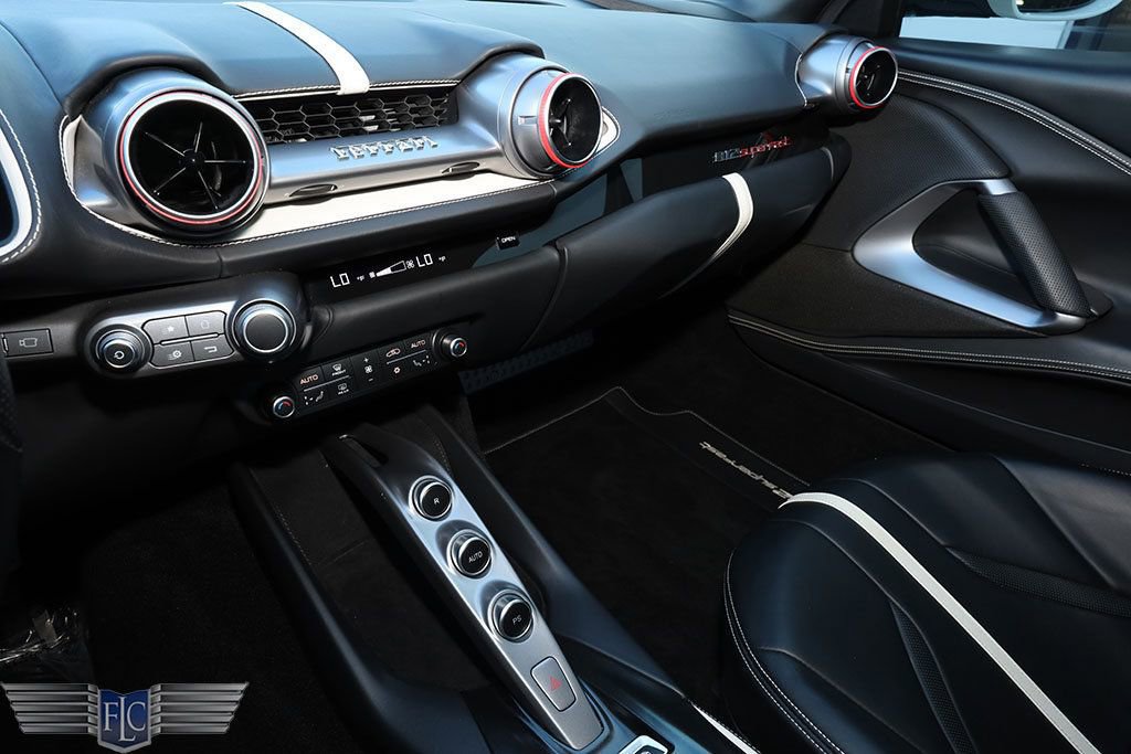 Used 2020 Ferrari 812 Superfast image 21